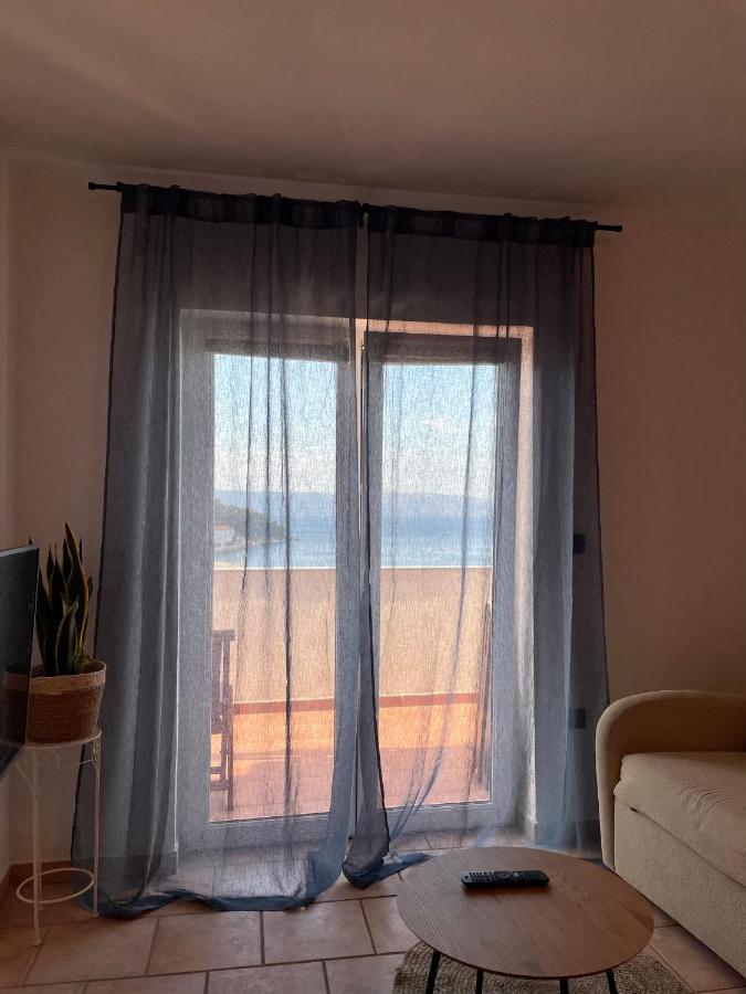 Frina I, Island Hvar
